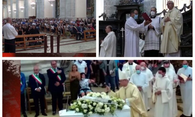 Catania, il vescovo Renna ai funerali della piccola Elena: “Veglia su di noi perché nessuno ferisca più alcun bambino”