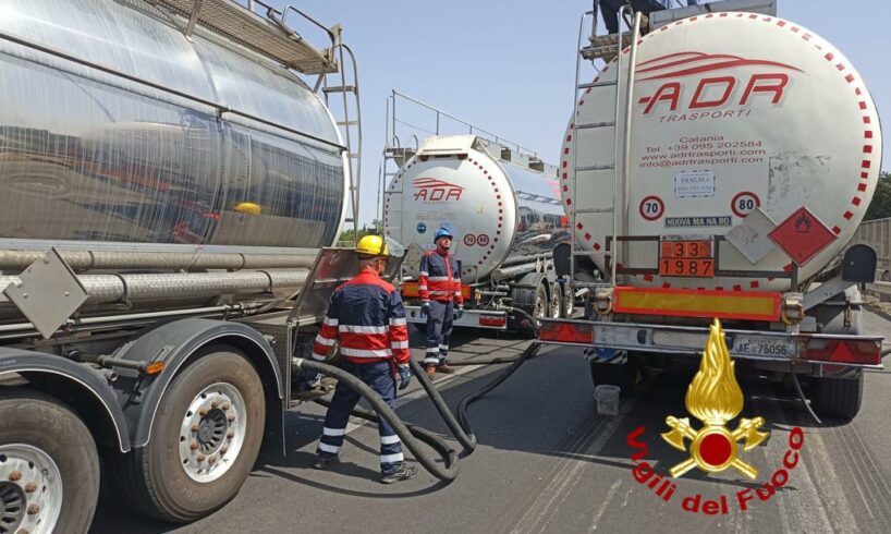 Catania, sulla Tangenziale travaso in autocisterna di alcol benzilico infiammabile dopo incidente: con 40° C