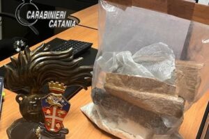 San Gregorio, in auto nascondevano 1,2 kg di cocaina: due arresti in flagranza