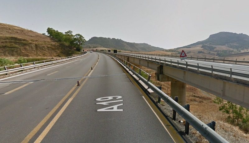 Enna, tunisino fugge dall’ambulanza e si lancia dal viadotto Ferrarelle: era diretto al ‘San Marco’ di Catania per un intervento