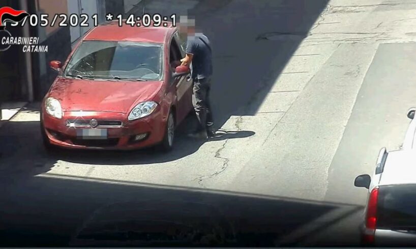 Catania, affari di droga gestiti dal carcere e consegne al Caf: 17 misure cautelari nell’operazione ‘Koala’ (VIDEO)