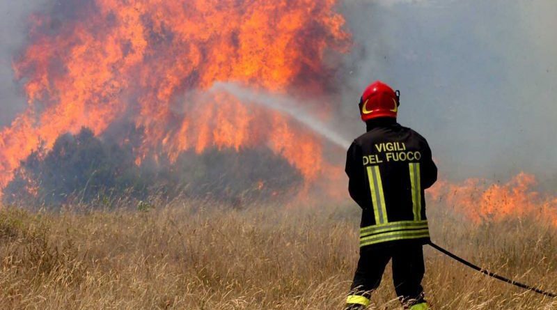 Meteo, allerta da Protezione Civile per rischio incendi e ondate di calore: fino alle 24 ore successive