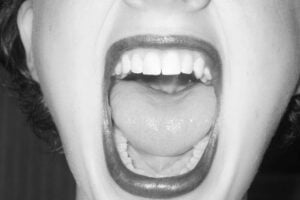 Adrano, 51enne insulta sua dipendente e la sottopone ad angherie: denunciata per violenza privata