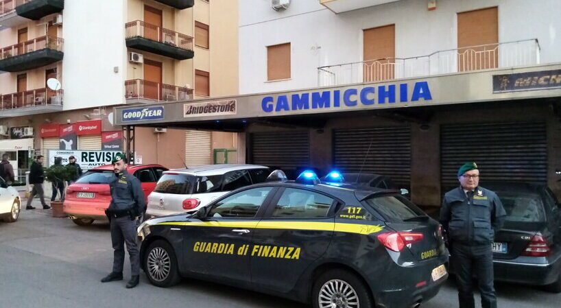 Palermo, 17 mln confiscati al ”re degli pneumatici”: summit di mafia in una delle sue officine