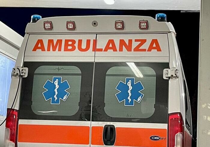 Caltagirone, 47enne trasportava i malati in ospedale con un’ambulanza non autorizzata: denunciato