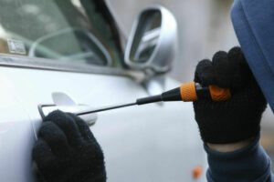 Tornano a crescere i furti di veicoli nel nostro Paese e, contestualmente, continua ad aumentare il numero complessivo di auto, moto e mezzi pesanti che, una volta sottratti, spariscono nel nulla.