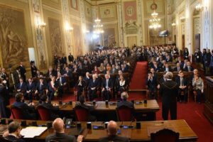 Alleanze, data del voto, ricandidature. Con lo scioglimento delle Camere conseguente alle dimissioni di Draghi e la decisione di andare ad elezioni il prossimo 25 settembre, non poche sono le incognite e le ripercussioni che riguardano anche il voto nelle Regioni.