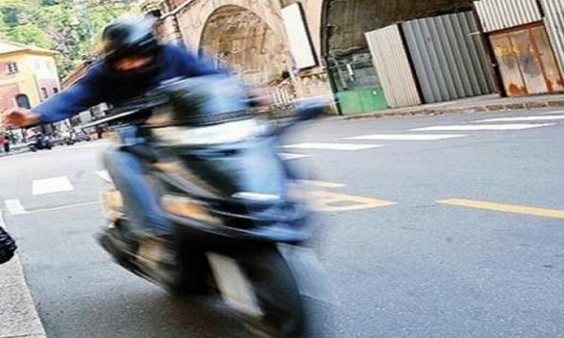 Catania, tenta la fuga in scooter tra le auto: pusher 27 arrestato in flagranza