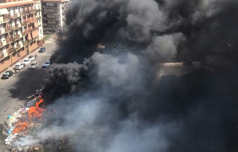 Incendi nel Catanese: 35 interventi dei Vigili del Fuoco
