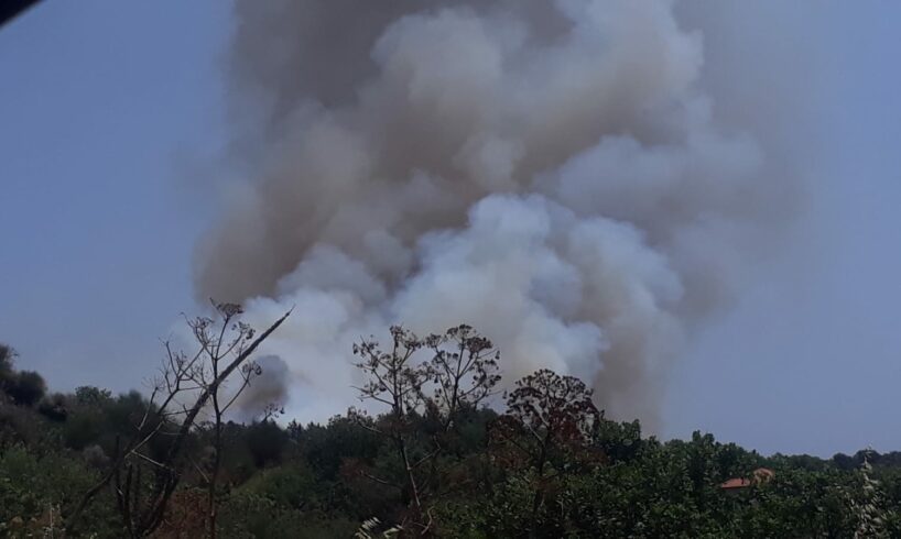 Parco dell’Etna: incendi nei territori di Paternò, Belpasso e S. M. di Licodia. A Ragalna evacuate alcune abitazioni