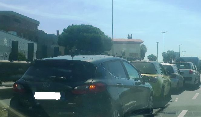 Misterbianco, sulla SS 121 tamponamento a catena in zona ex Auchan: coinvolti sei mezzi, 3 feriti