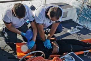 Catania, Guardia Costiera salva marittimo colpito da malore e privo di battito cardiaco