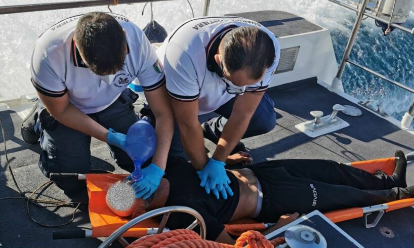 Catania, Guardia Costiera salva marittimo colpito da malore e privo di battito cardiaco