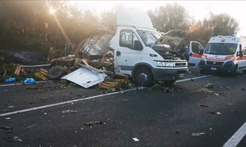 Adrano, incidente all’alba nei pressi dello Stadio dell’Etna: Mercedes si scontra con furgone. I feriti sono 4