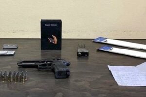 Giarre, in casa gli trovano droga e vari attrezzi per rubare auto: 28enne denunciato