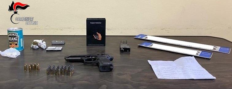 Giarre, in casa gli trovano droga e vari attrezzi per rubare auto: 28enne denunciato
