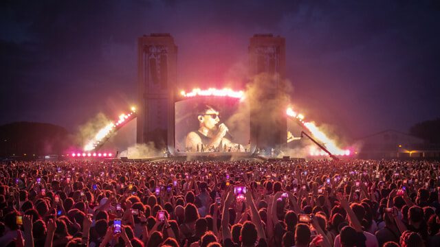 Ultimo torna a casa, al Circo Massimo 70 mila persone per il concerto: “Che bello che posso parla’ romano”