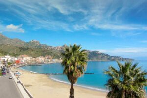 Giardini Naxos, muore mentre fa il bagno