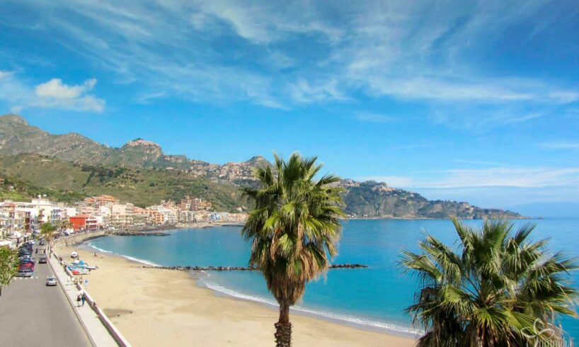 Giardini Naxos, muore mentre fa il bagno