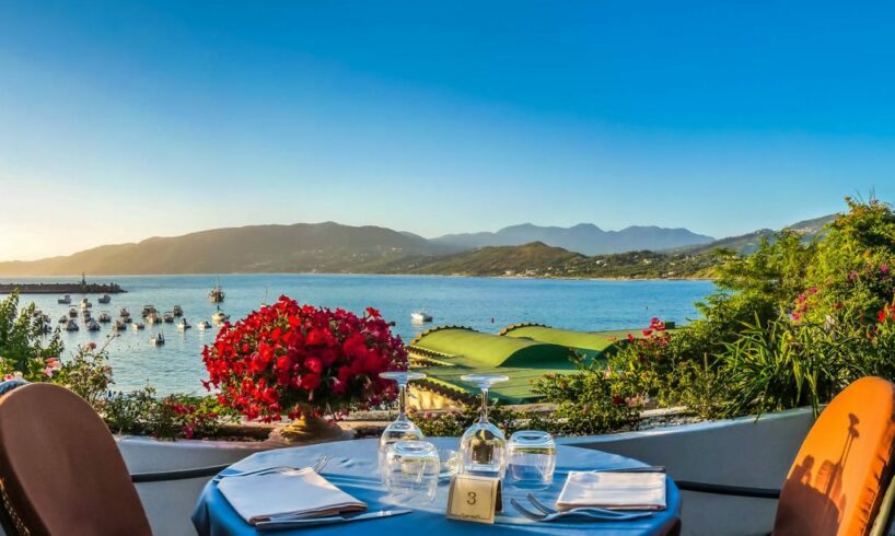 Estate, boom di prenotazioni per i single: vacanze di gruppo al mare in Italia e all’estero