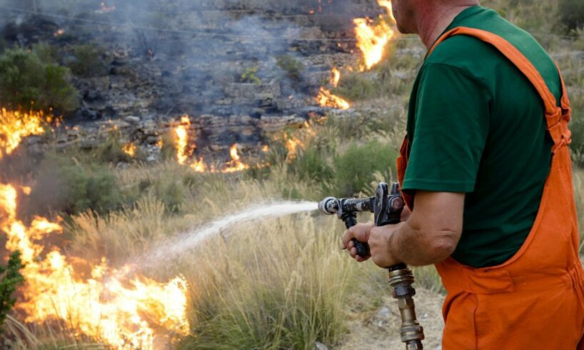 A Gravina di Catania dieci proprietari di terreni che non hanno osservato l'ordinanza di prevenzione degli incendi sono stati sanzionati e deferiti all'autorità giudiziaria.
