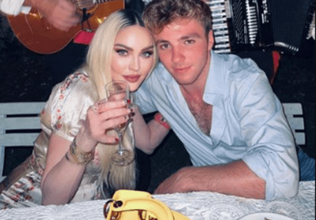 Madonna in Sicilia per festeggiare il suo compleanno e quello del figlio: a Noto, Pachino e Marzamemi