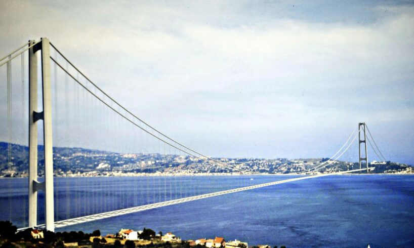 Centrodestra, nel ‘Programma per l’Italia’ spunta il Ponte sullo Stretto: “Rende il Paese competitivo”