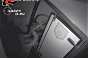 Giarre, rubò furgone per fare una ‘spaccata’ in un negozio di bici: 40enne va ai domiciliari (VIDEO)