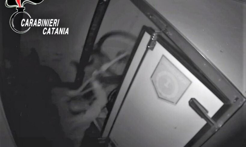 Giarre, rubò furgone per fare una ‘spaccata’ in un negozio di bici: 40enne va ai domiciliari (VIDEO)