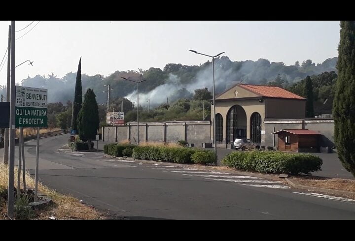 Ragalna, incendi in diverse zone del territorio: due aree maggiormente colpite