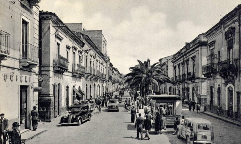 Le città scomparse che vivono ancora nella nostra memoria: ogni generazione ne custodisce una