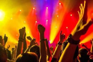 Catania, mala movida: altri 5 Daspo per la rissa e le coltellate vicino alla discoteca