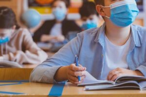 Covid, mascherine a scuola? Speranza: “Per il momento nessun obbligo di indossarle”