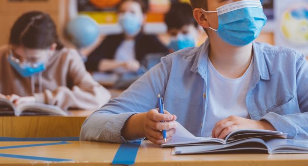 Covid, mascherine a scuola? Speranza: “Per il momento nessun obbligo di indossarle”