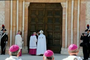 Papa Francesco cita Celestino V e allontana l’ipotesi di un suo rifiuto: “Non ho nessuna intenzione di rinunciare”