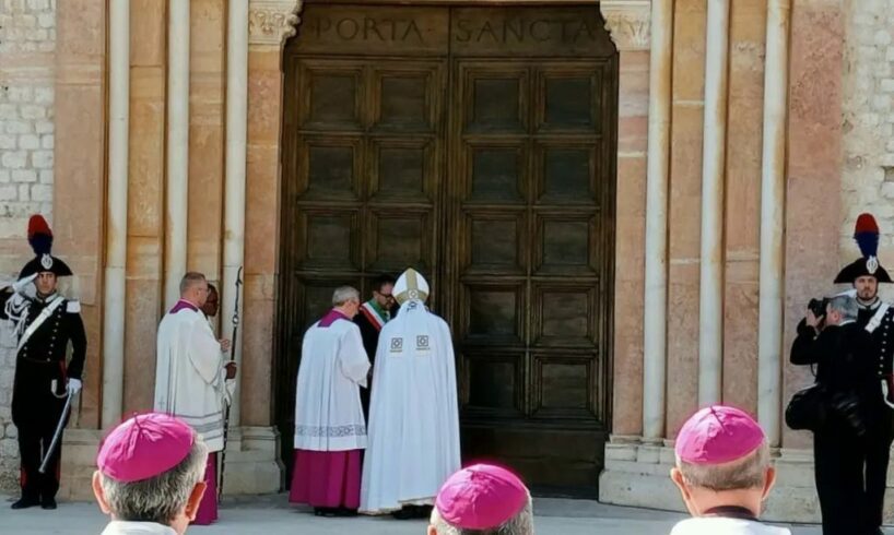 Papa Francesco cita Celestino V e allontana l’ipotesi di un suo rifiuto: “Non ho nessuna intenzione di rinunciare”