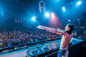 Adrano, Steve Aoki all’Arena dell’Etna per l’atteso dj set del Summer Festival: unica data siciliana