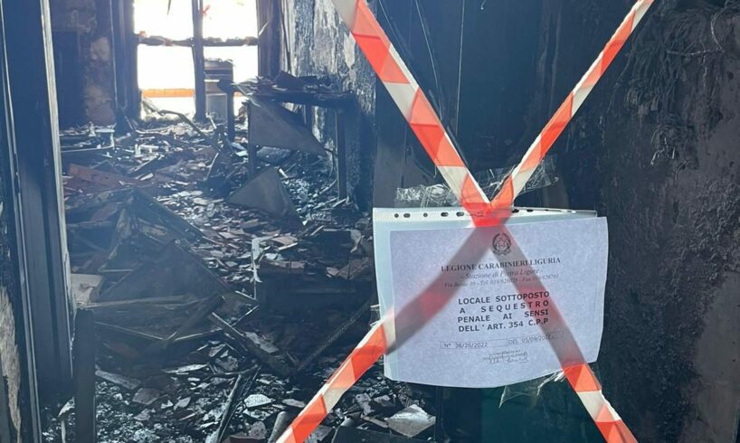 Savona, l’incendio all’ospedale provoca 4 intossicati e 85 trasferiti d’urgenza: ritrovato un accendino
