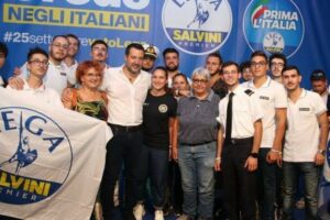 È polemica per la presenza al comizio, tre giorni fa a Catania, di Matteo Salvini di studenti dell'Istituto tecnico superiore Accademy di Catania, diretto dalla professoressa Brigida Morsellino, che è candidata della Lega alla Regione Siciliana.
