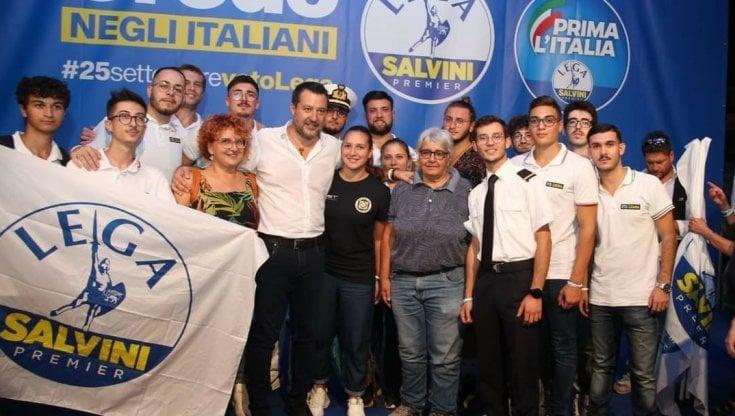 È polemica per la presenza al comizio, tre giorni fa a Catania, di Matteo Salvini di studenti dell'Istituto tecnico superiore Accademy di Catania, diretto dalla professoressa Brigida Morsellino, che è candidata della Lega alla Regione Siciliana.