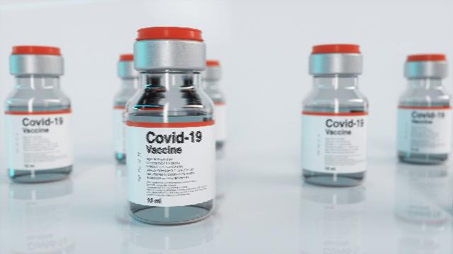 Covid, lunedì al via la prenotazione dei vaccini aggiornati: proteggono dalle malattie gravi e dalla morte