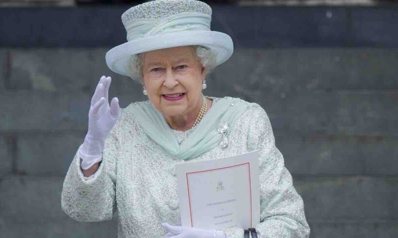 Addio alla Regina Elisabetta, aveva 96 anni: la sovrana più longeva al mondo