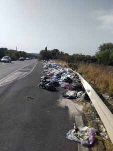 SS 284, missione in Prefettura del Comitato per il Raddoppio: progetto arenato, rifiuti sulle piazzole e segnaletica