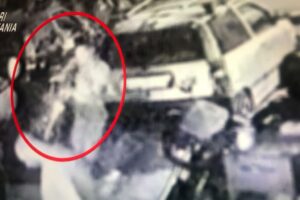 Paternò, 20enne spara con fucile a canne mozze al padre e al fratello che si oppongono alla sua convivenza (VIDEO)