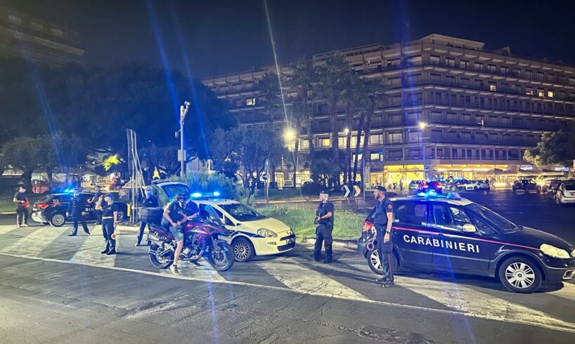 Catania, controlli in Piazza Europa di Carabinieri e Polizia locale: nel mirino le condotte pericolose degli scooter