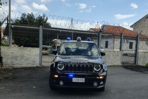 Fiumefreddo di Sicilia, tre giarresi rubano la centralina da una Fiat Panda di una turista veneta: arrestati in flagranza