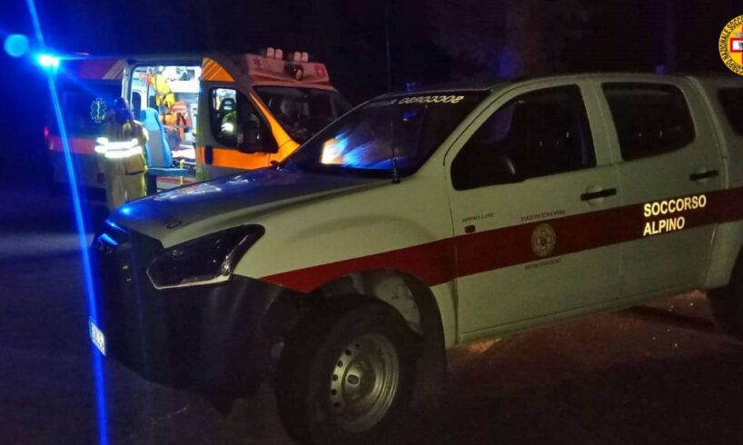 Etna, a Randazzo escursionista in difficoltà soccorsa lungo la Grotta del Gelo: sul posto ambulanza e mezzi 4x4