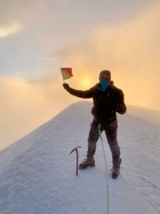 Il catanese Nicola Cannavò conquista la vetta del Monte Bianco: “La mia passione è nata con l’Etna. Ora sogno di scalare l’Everest”