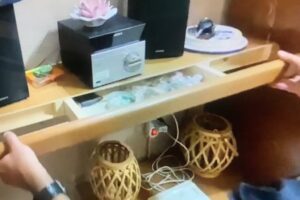 Catania, una mensola del soggiorno il nascondiglio segreto della droga: 61enne arrestato (VIDEO)