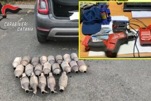 S. A. li Battiati, 21 catalizzatori nascosti nel bagagliaio dell’auto: 2 giovani denunciati per ricettazione
